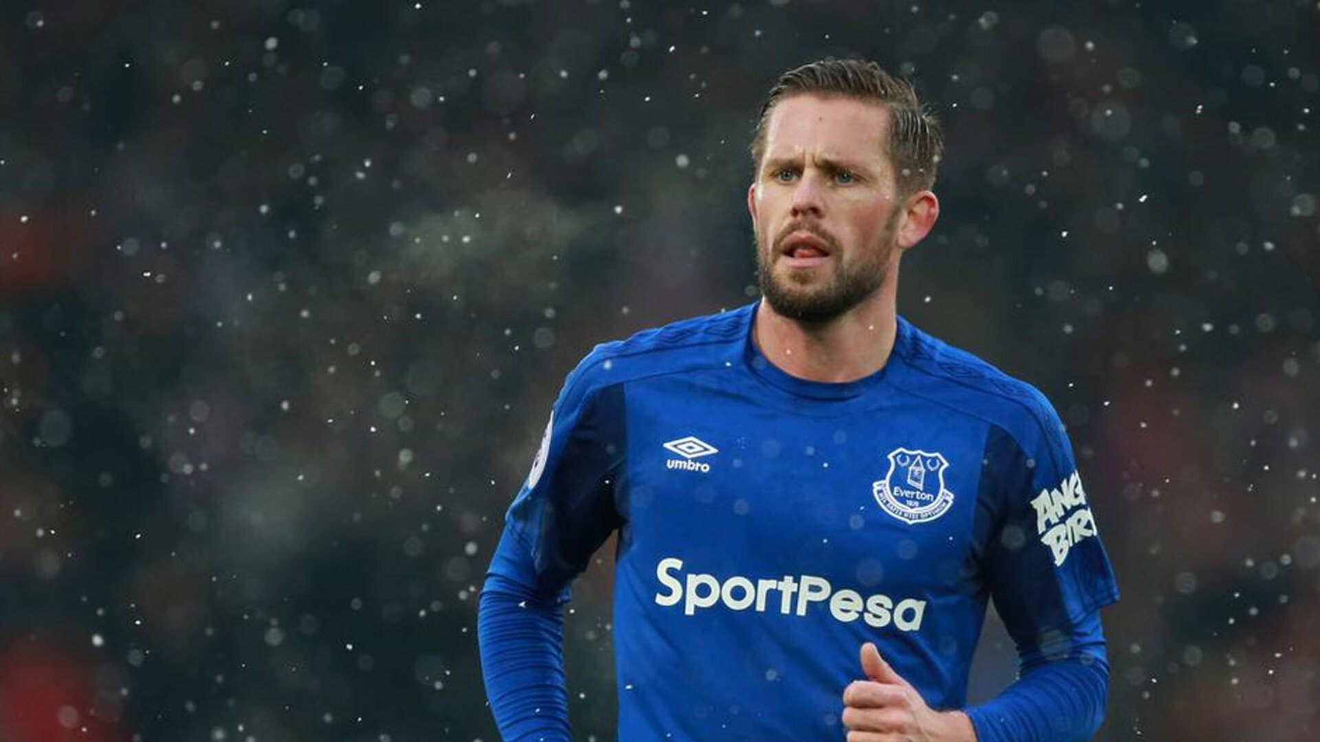 澳大利亚袋鼠队的防线稳固，球队整体配合默契，澳大利亚袋鼠比赛